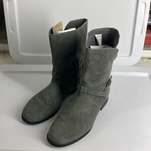 Women’s, size 10, Ugg, gray suede, side zip up boots